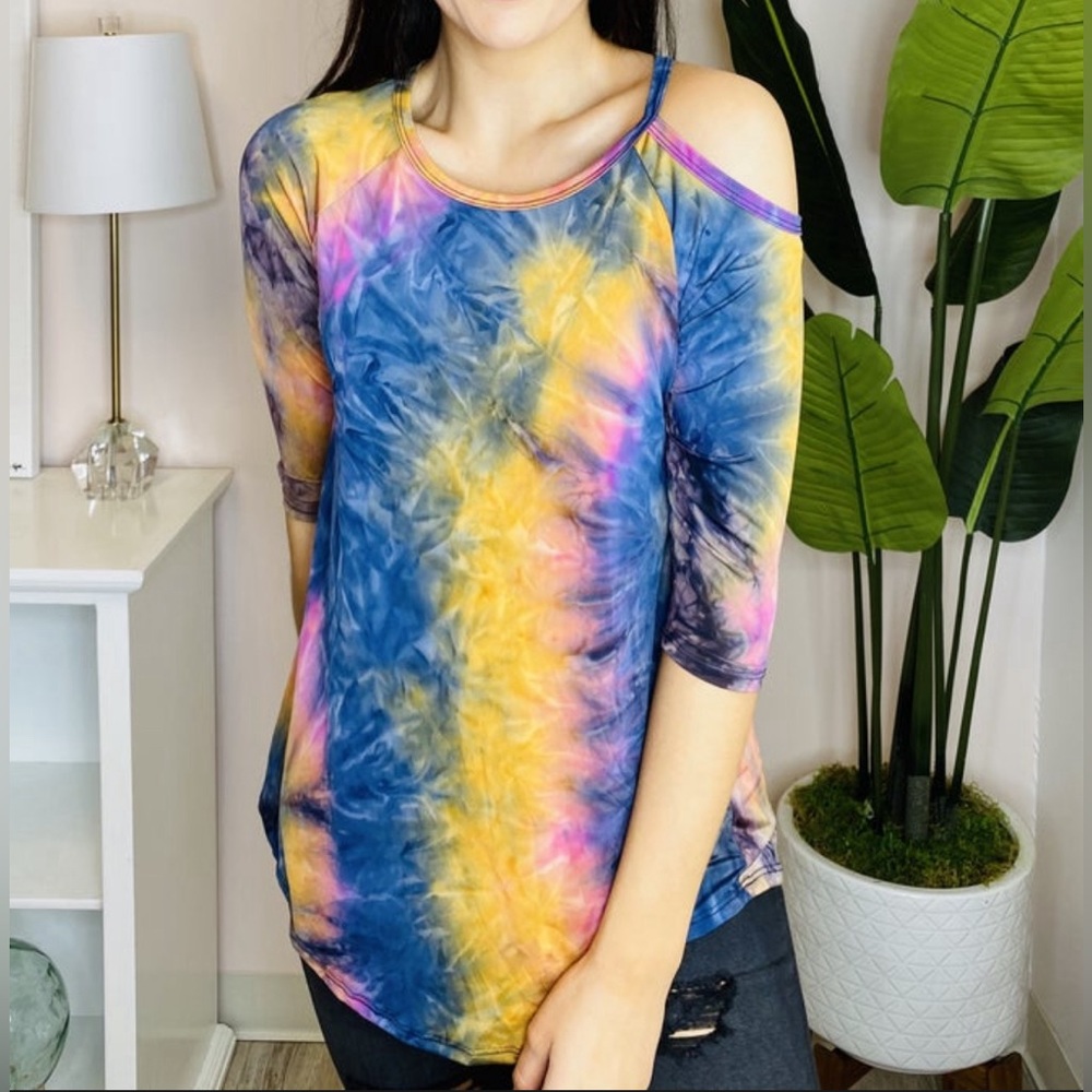 TIE-DYE COLD SHOULDER TOP SIZE SMALL BY Voll Style